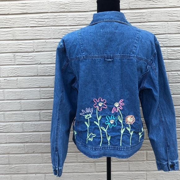 Mandal Bay Medium Wash Denim Blue Jean Jacket with Ribbon Flowers Size L - Picture 2 of 3